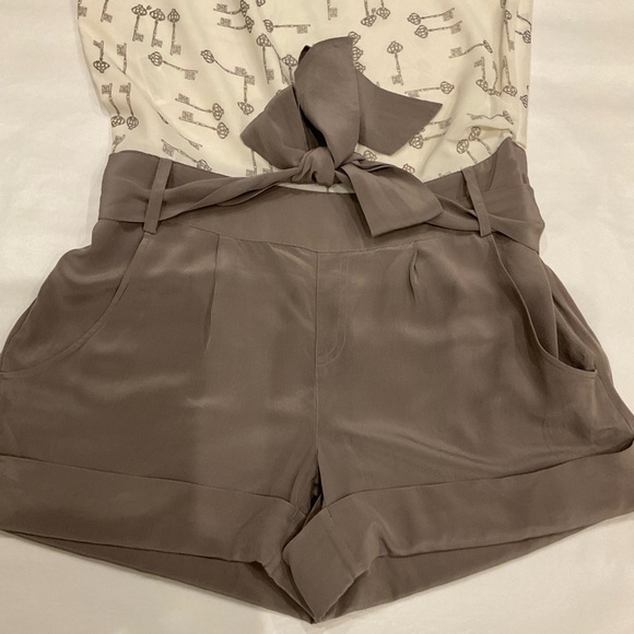 Ted Baker Romper Printed Keys Bow Neck Belted Waist Pockets Side Zipper Size 4 - Picture 10 of 16